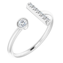 Load image into Gallery viewer, 14K White Gold 1/6cttw Natural Diamond Bar Ring - Size 7
