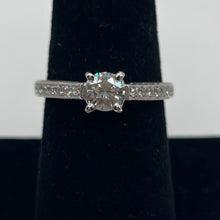 Load image into Gallery viewer, 18k 0.56ct Round Natural Diamond Engagement Ring
